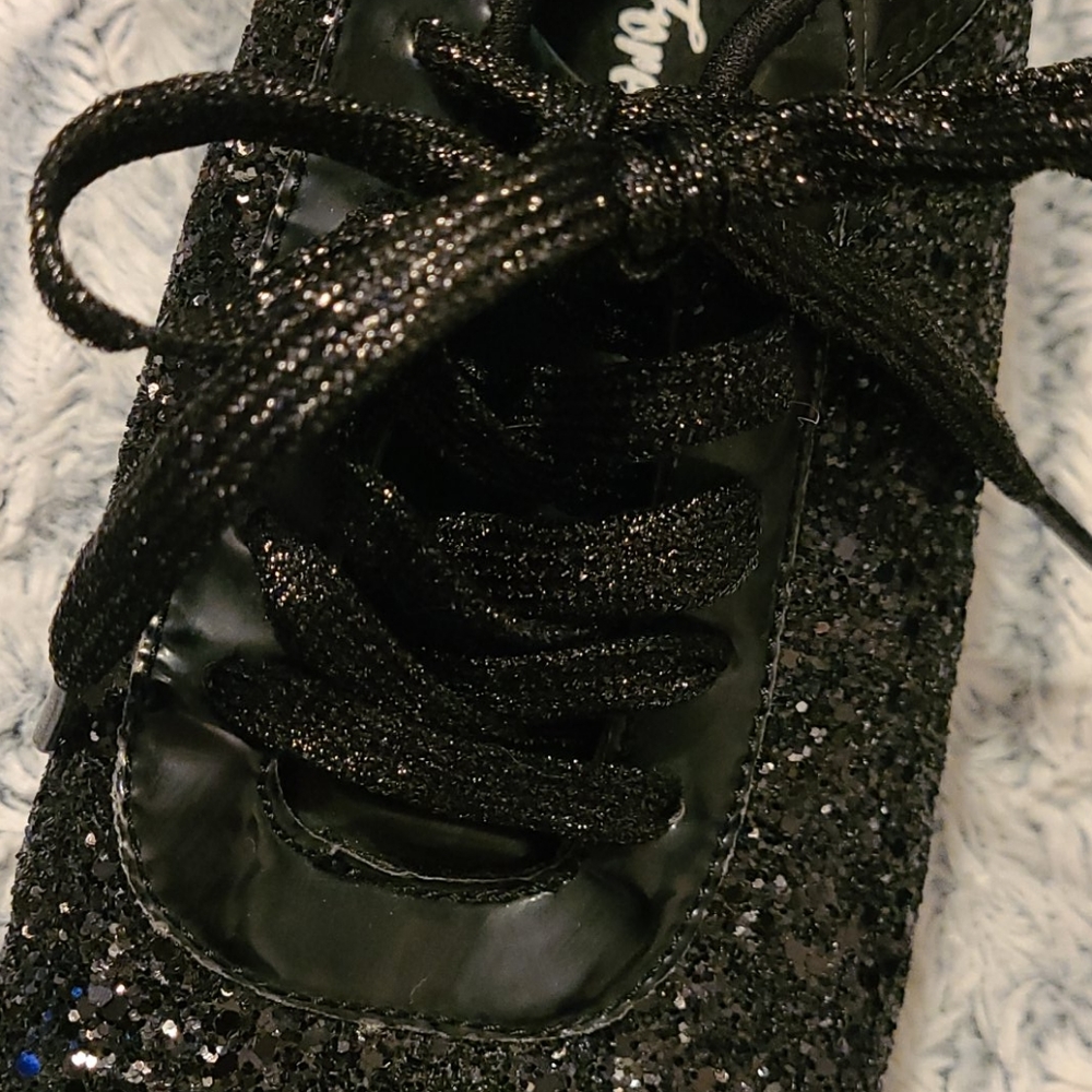 Shoes - Picture 4 of 5